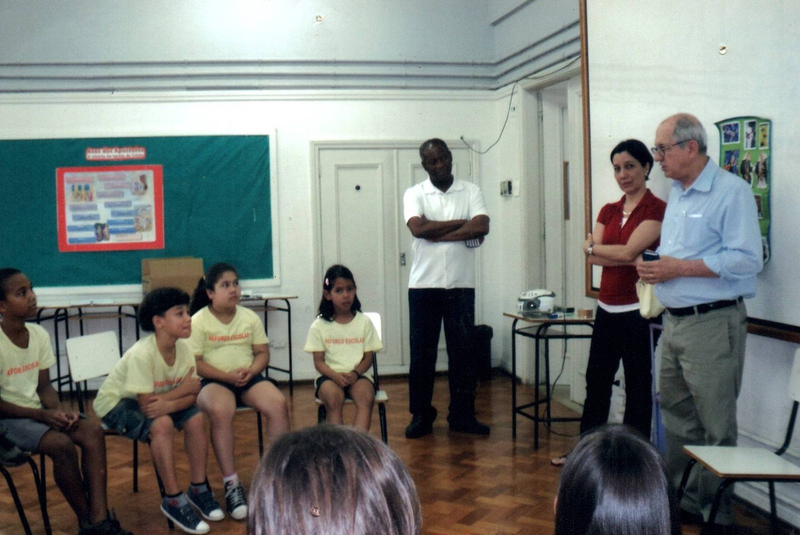 Encontro de formação com voluntários e crianças