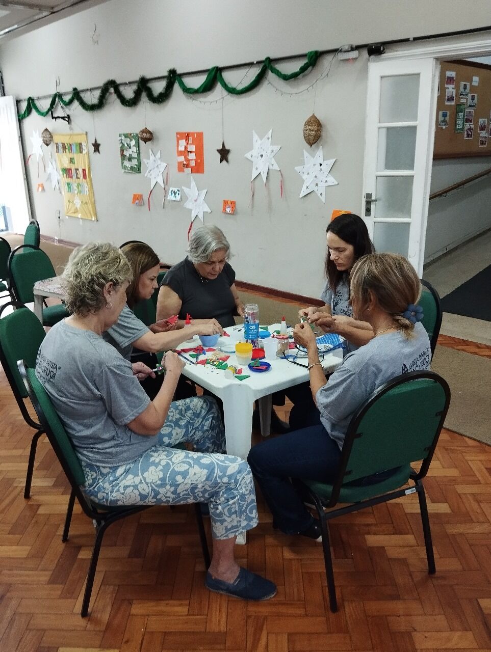 Equipe do Projeto Crescer em celebração