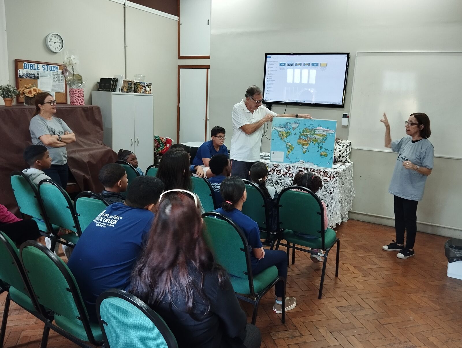 Apresentação de projeto temático para a turma