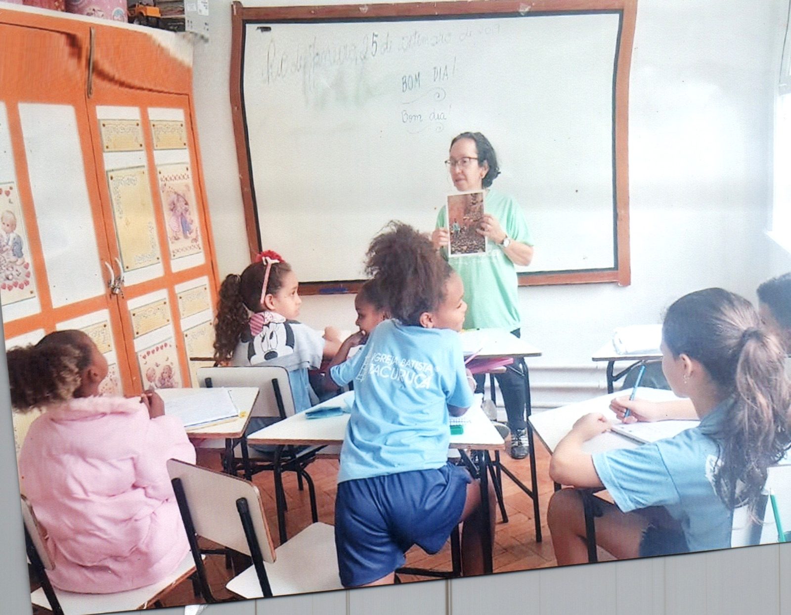 Aula de reforço escolar em sala de aula