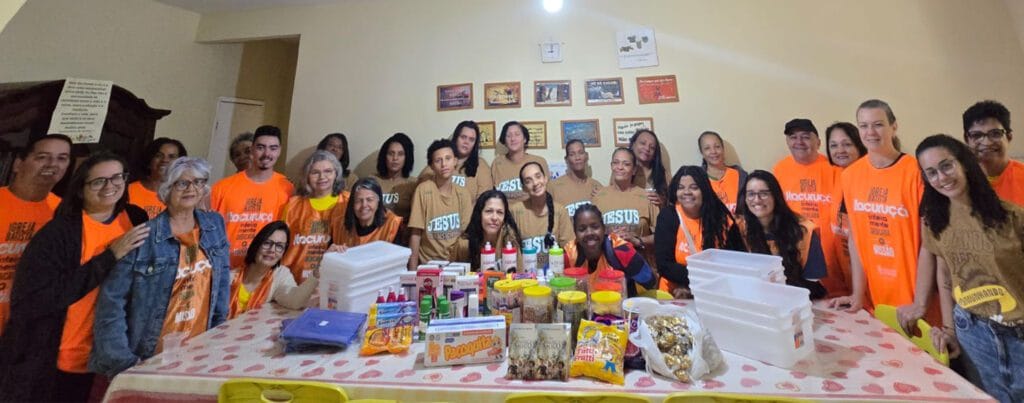 Voluntários da Igreja Batista Itacuruçá em visita à Cristolândia Feminina em Guaratiba